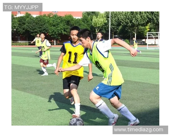 足球明星青春风采展现年轻容颜照片集锦回顾他们的璀璨少年时光